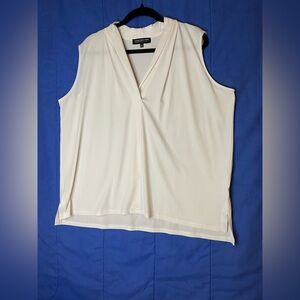 Jones New York Cream Sleeveless Blouse